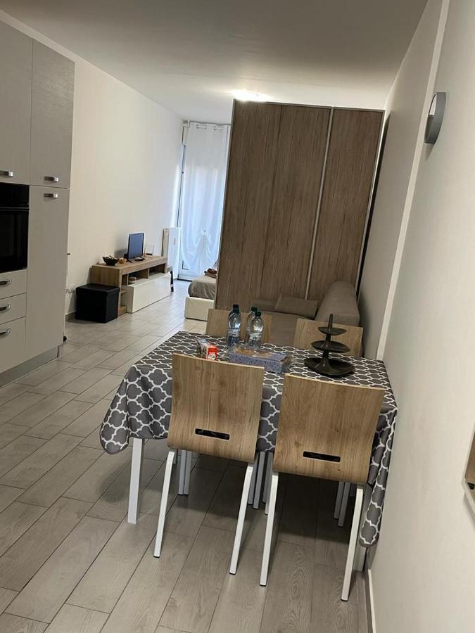 Einaudi Apartment Cologno Monzese Bagian luar foto