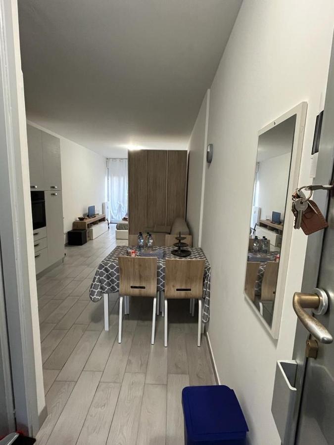 Einaudi Apartment Cologno Monzese Bagian luar foto